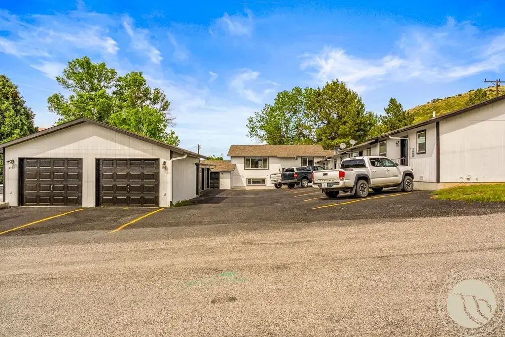 117 E Church Street, Absarokee