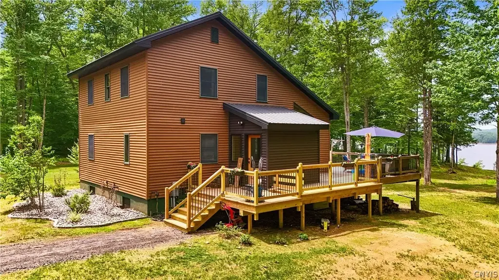 123 Red Maple Lane, Russia