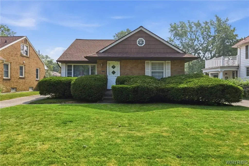 600 Roycroft Boulevard, Cheektowaga