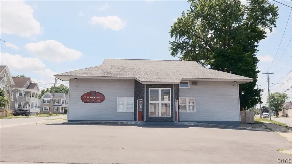 1322 Sunset Avenue, Utica