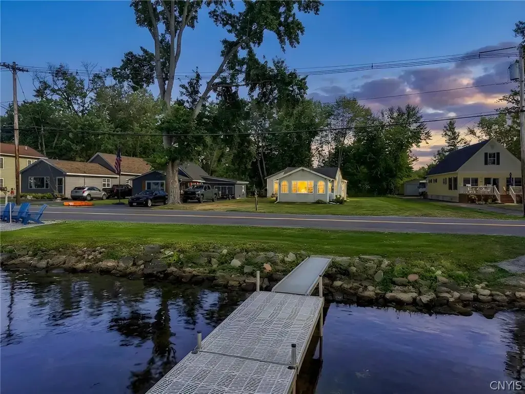 6052 Muskrat Bay Road, Cicero