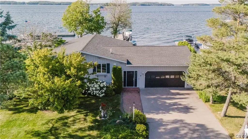 4 Washington Island, Clayton