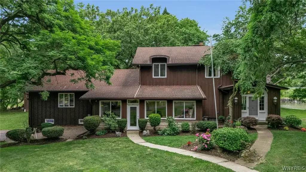7217 N Canal Road, Lockport Town