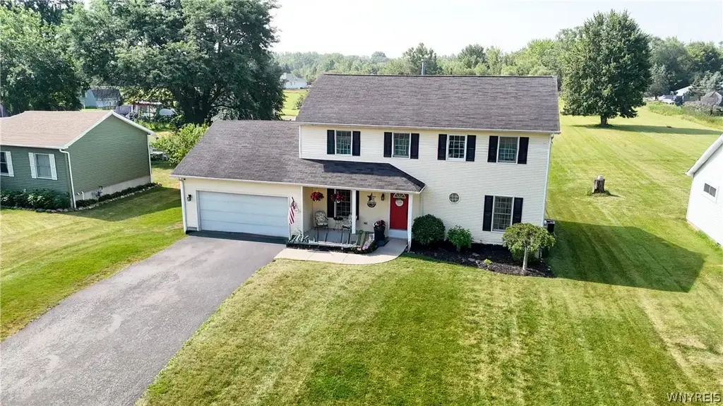 6748 E High Street, Lockport Town