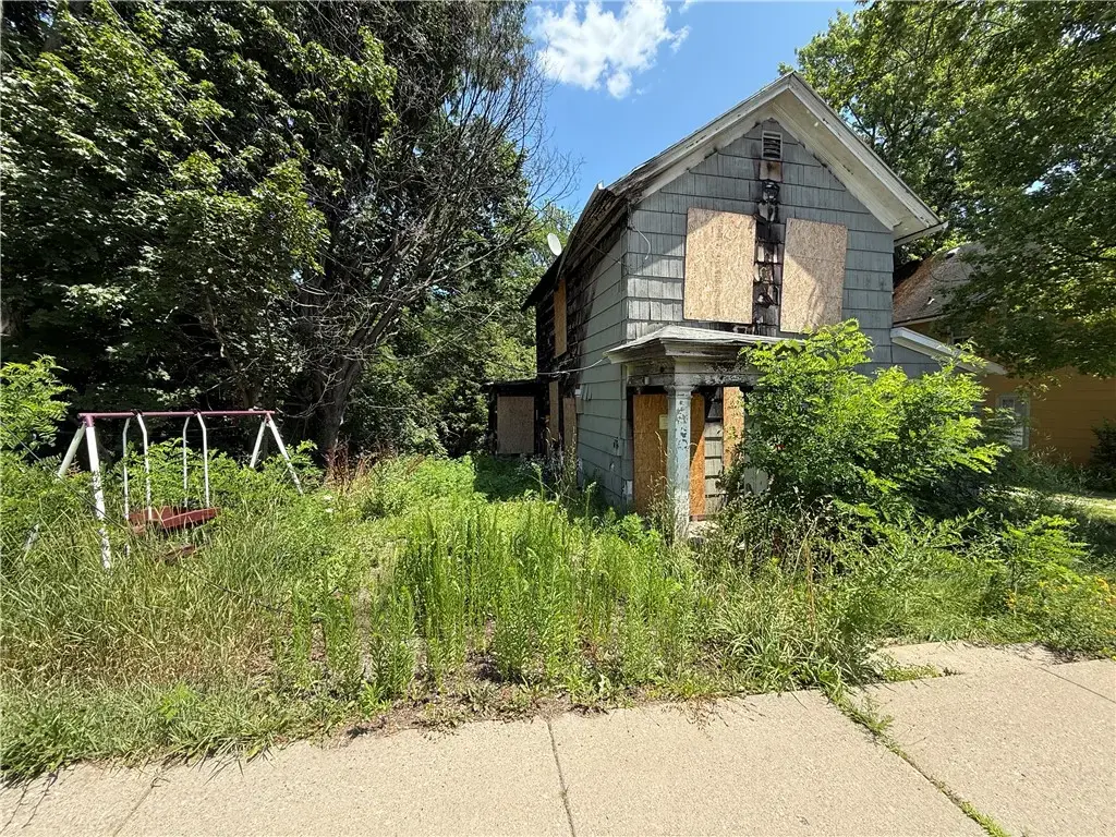 56 Cherry Street, Lyons