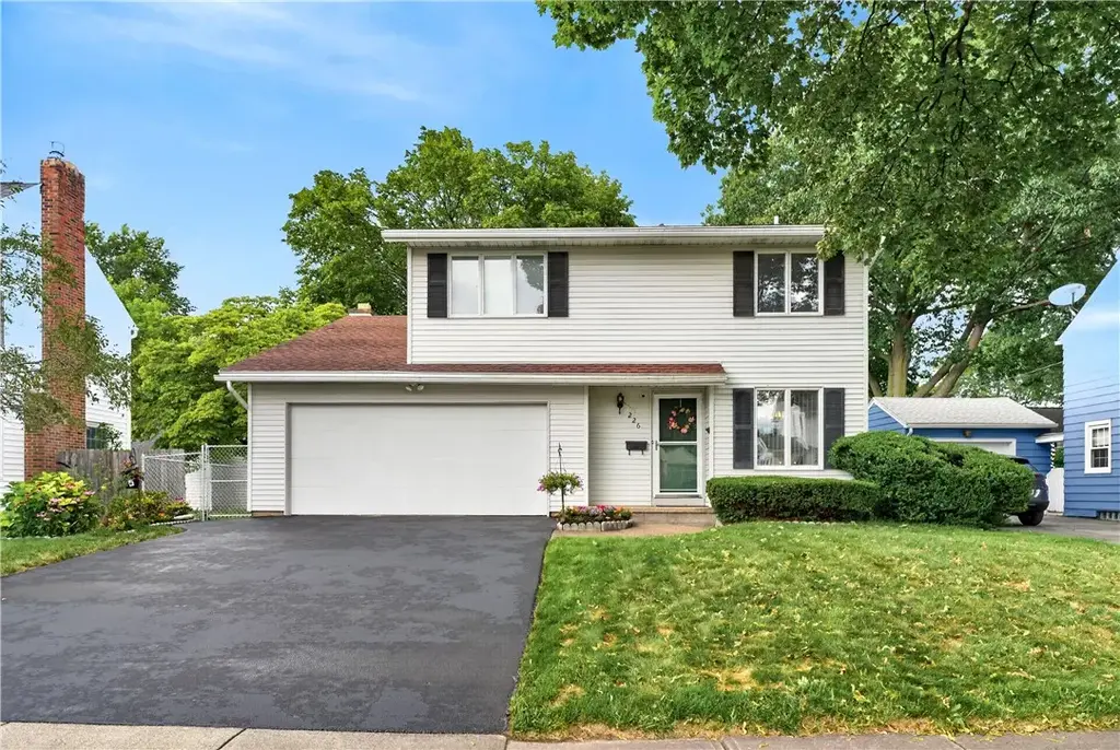 226 Somershire Drive, Irondequoit