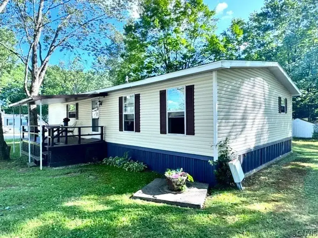 175 Country Road, Schuyler