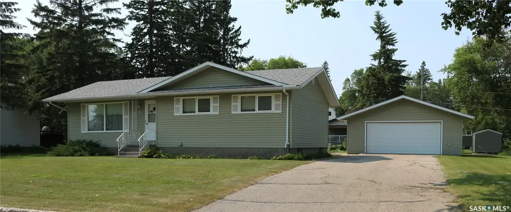 1110 Carleton Street, Moosomin