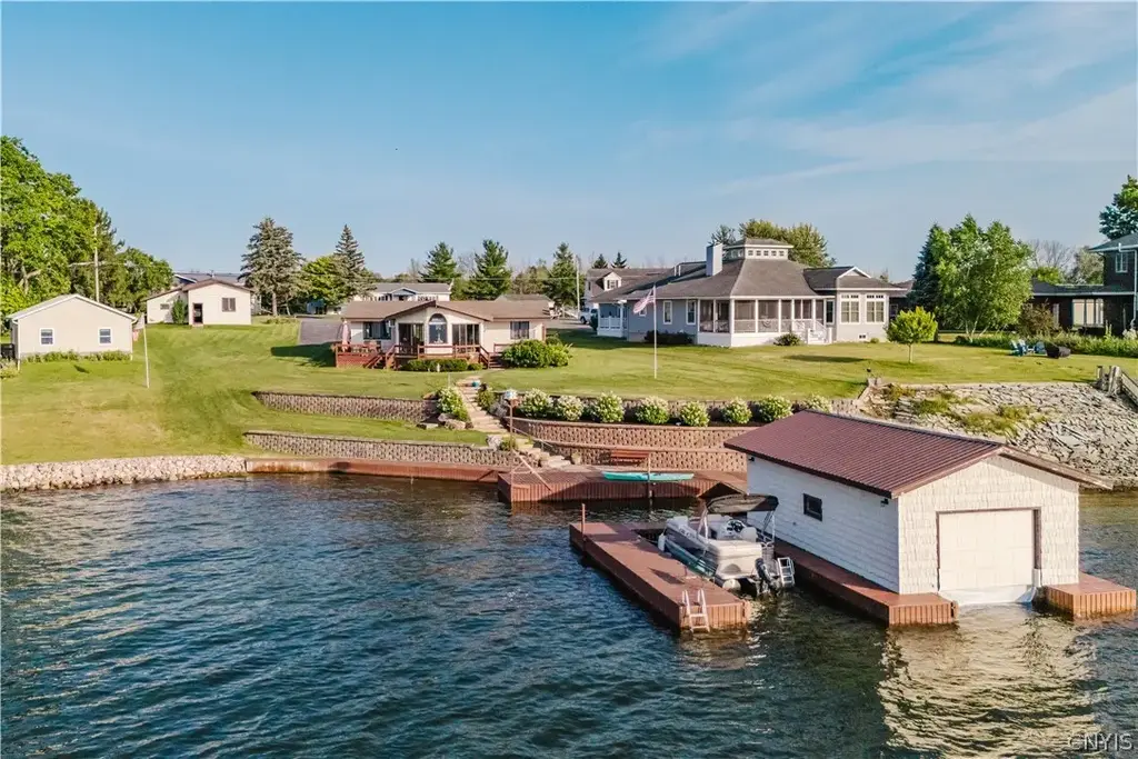42945 Seaway Avenue, Orleans