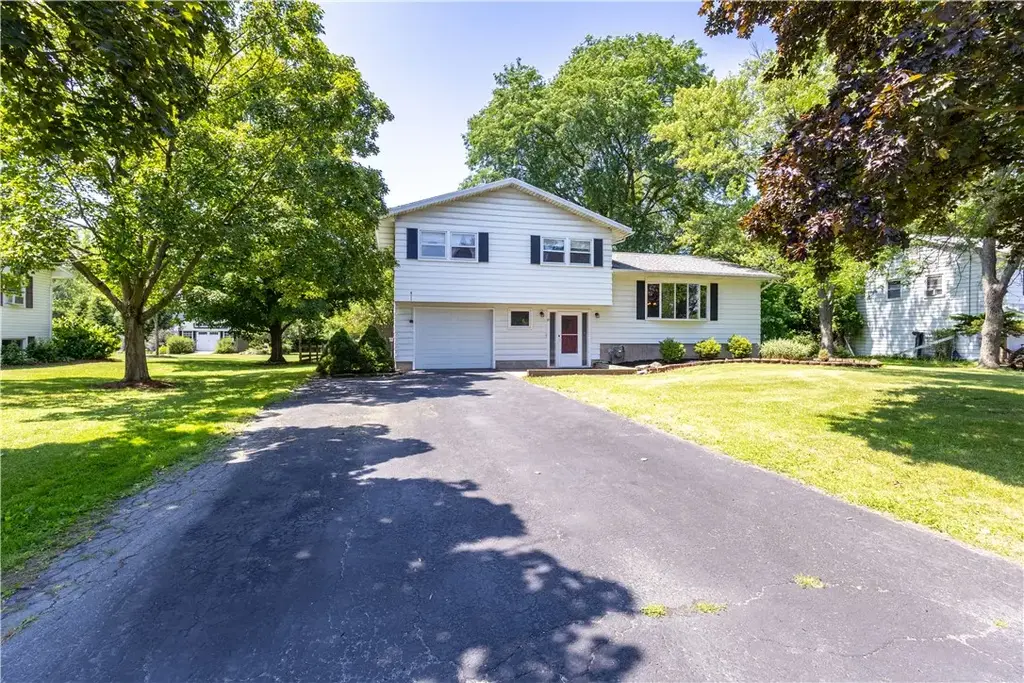 8 Lomar Drive, Geneva Town