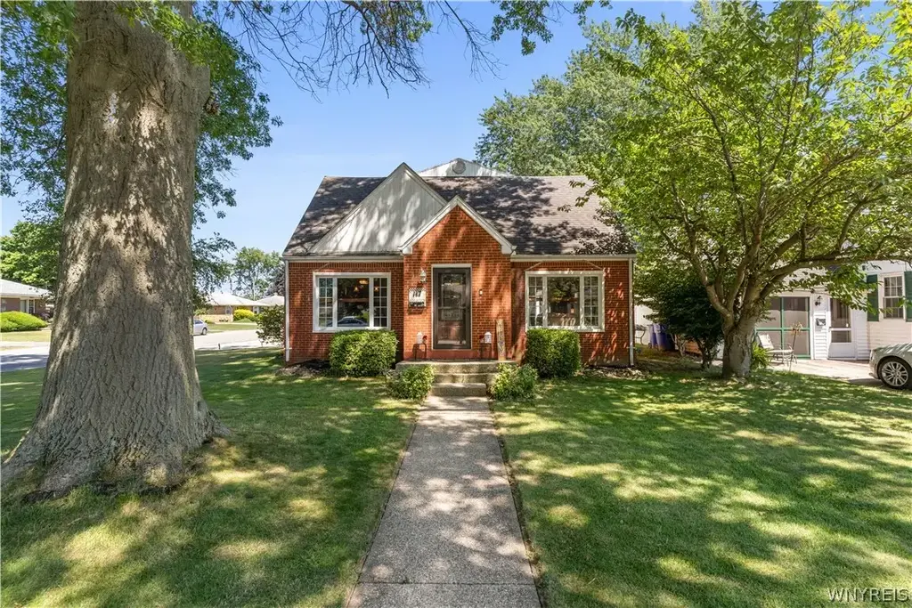 117 Emerald Drive, West Seneca