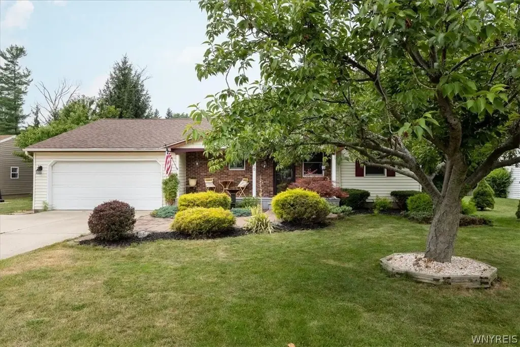 5866 Lakecrest Drive, Hamburg