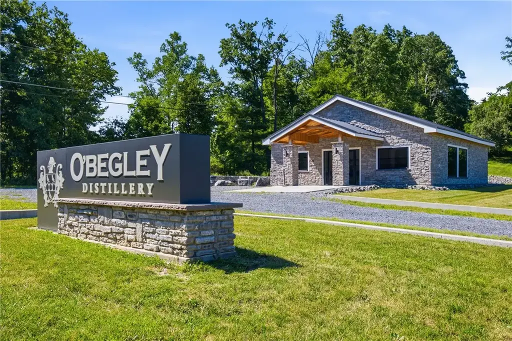 5700 State Route 14, Starkey