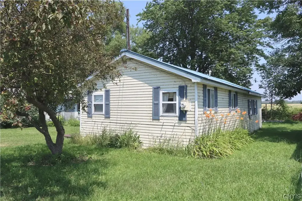 112 Brown Shores Road, Hounsfield