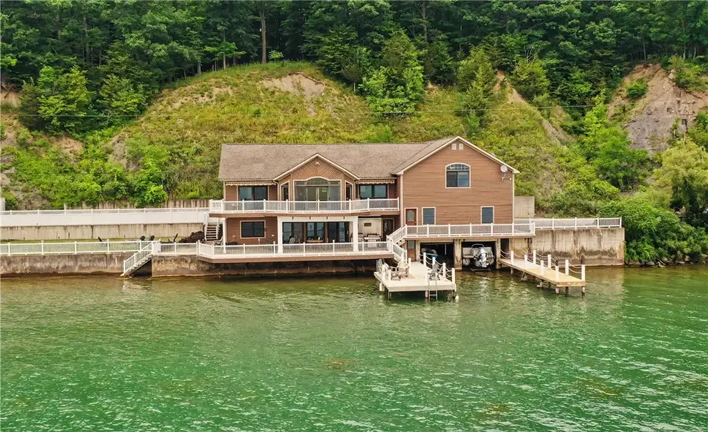 1751 Honoco Road, Ledyard
