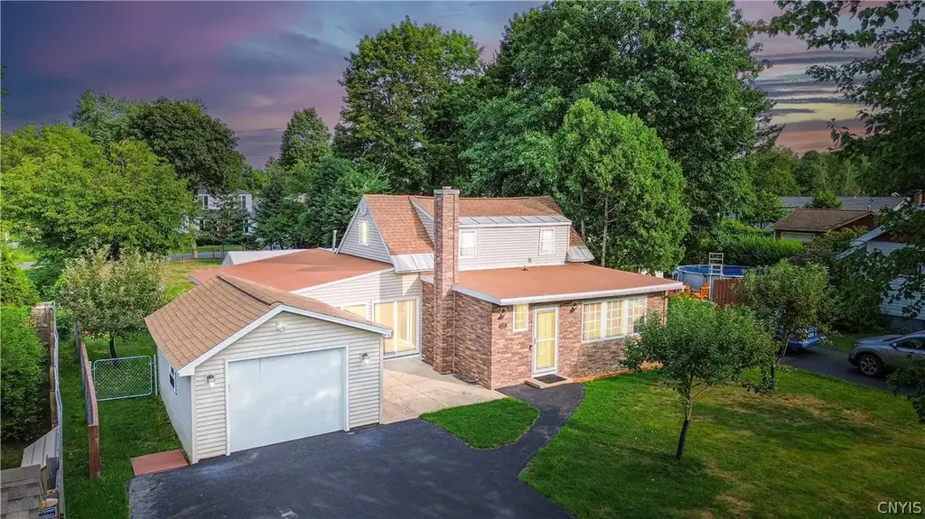 525 Utica Road, Utica