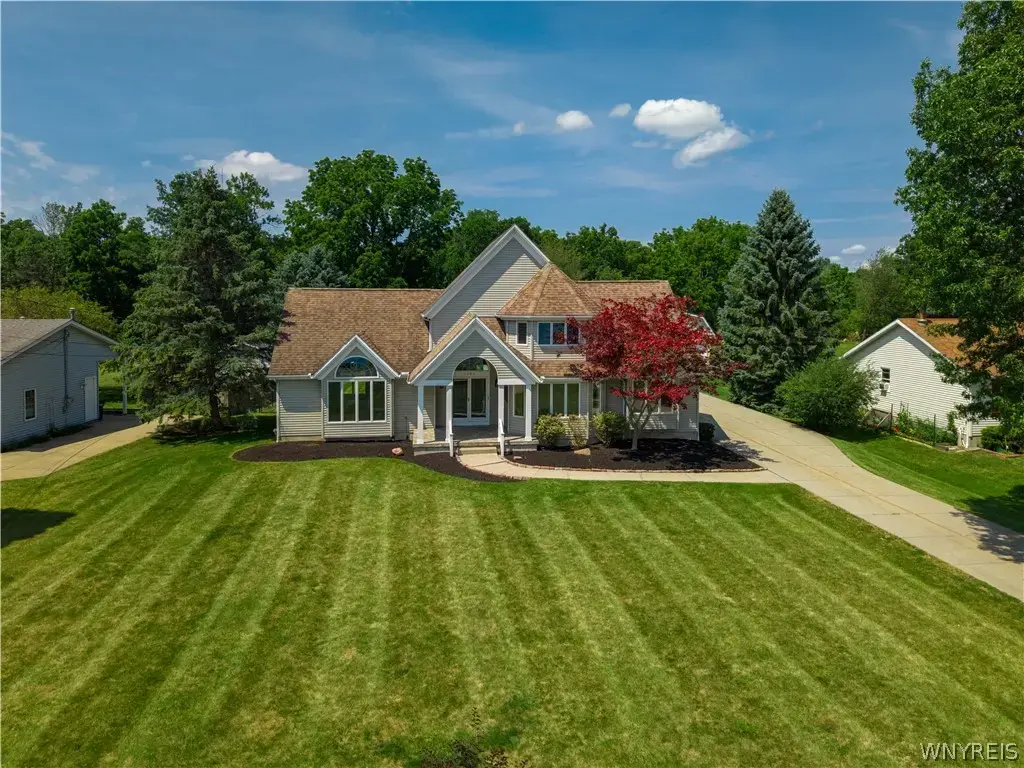 3464 East River Road, Grand Island