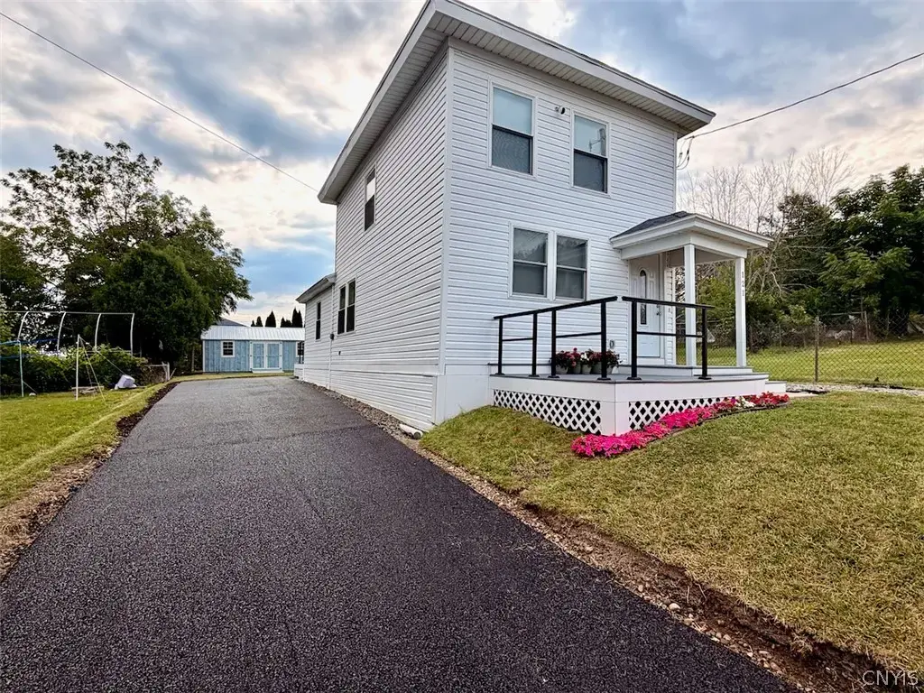 121 W 9th Street, Oswego