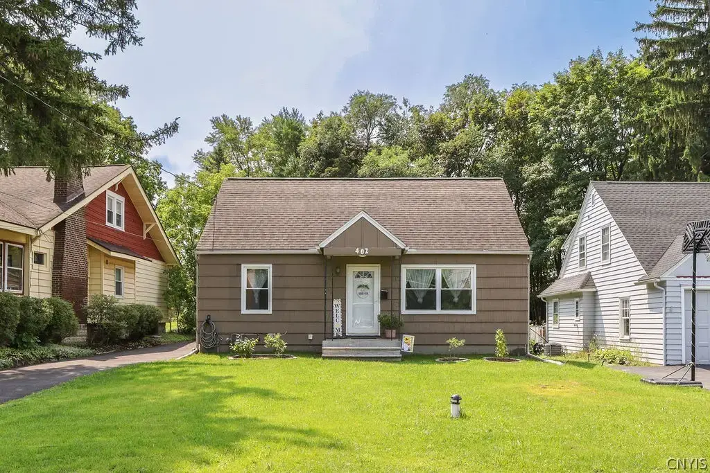 402 Radcliffe Road, DeWitt