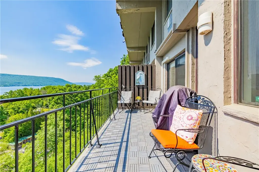 4 Cliffside Drive, South Bristol