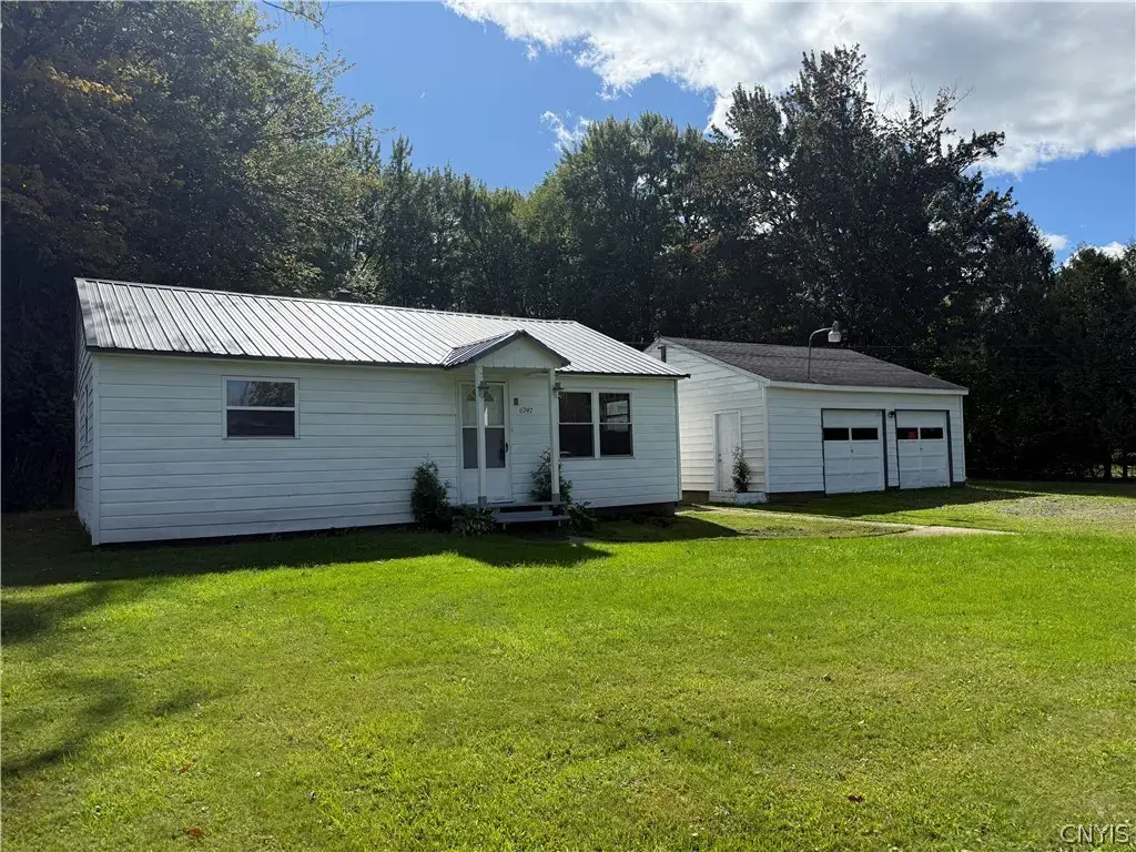 6747 Sutliff Road, Whitestown