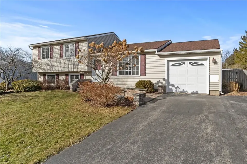 247 Overland Trail, Henrietta