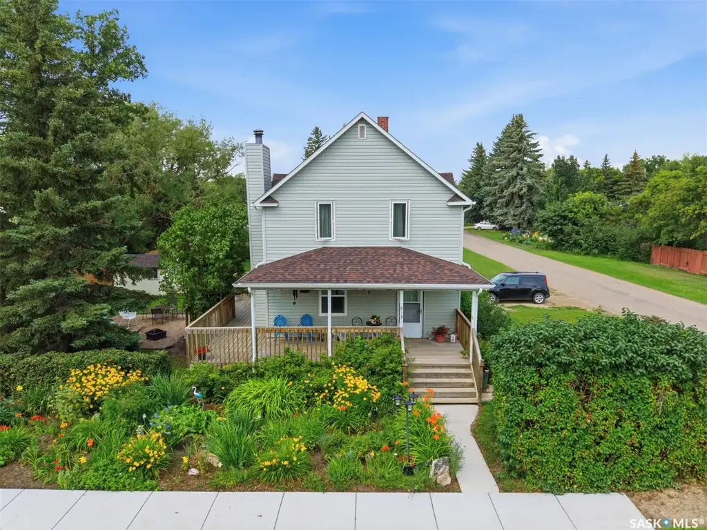 513 1st Street E, Hepburn