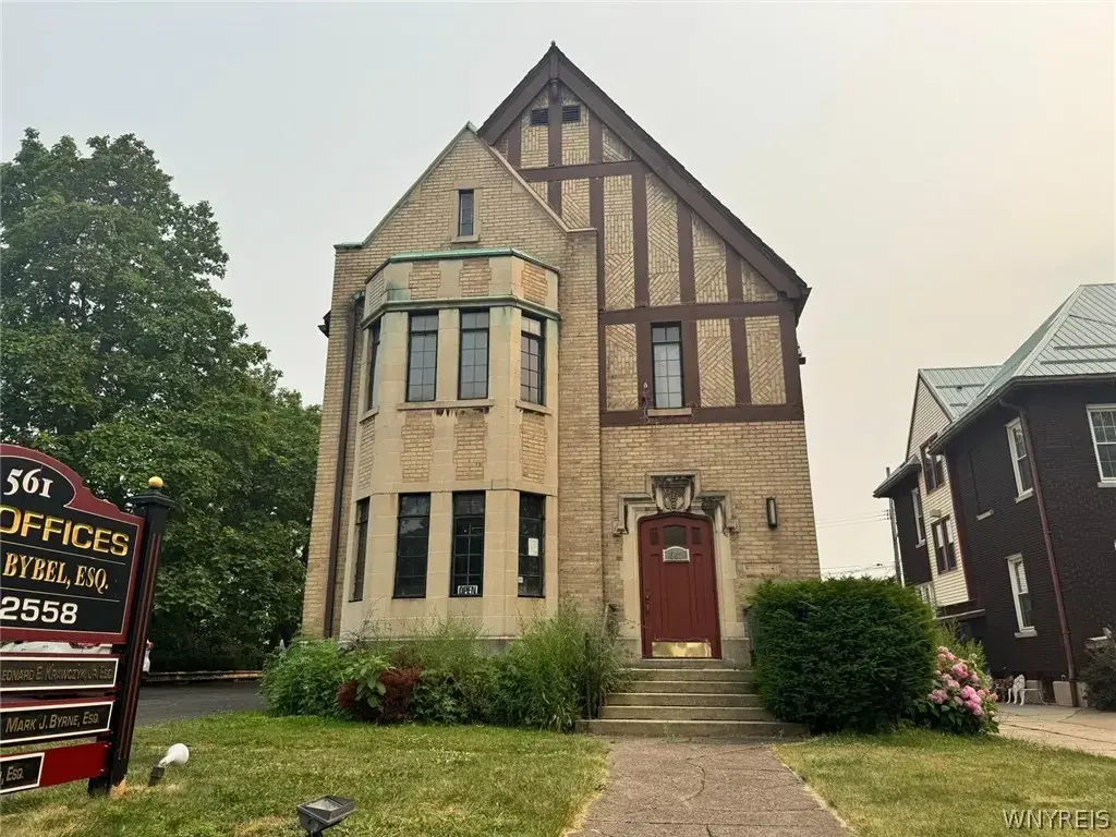 561 Ridge Suite 8 Road, Lackawanna