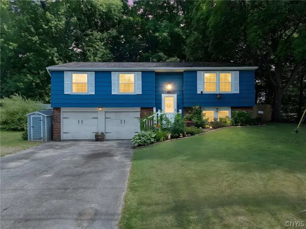 213 Birchwood Boulevard, Van Buren