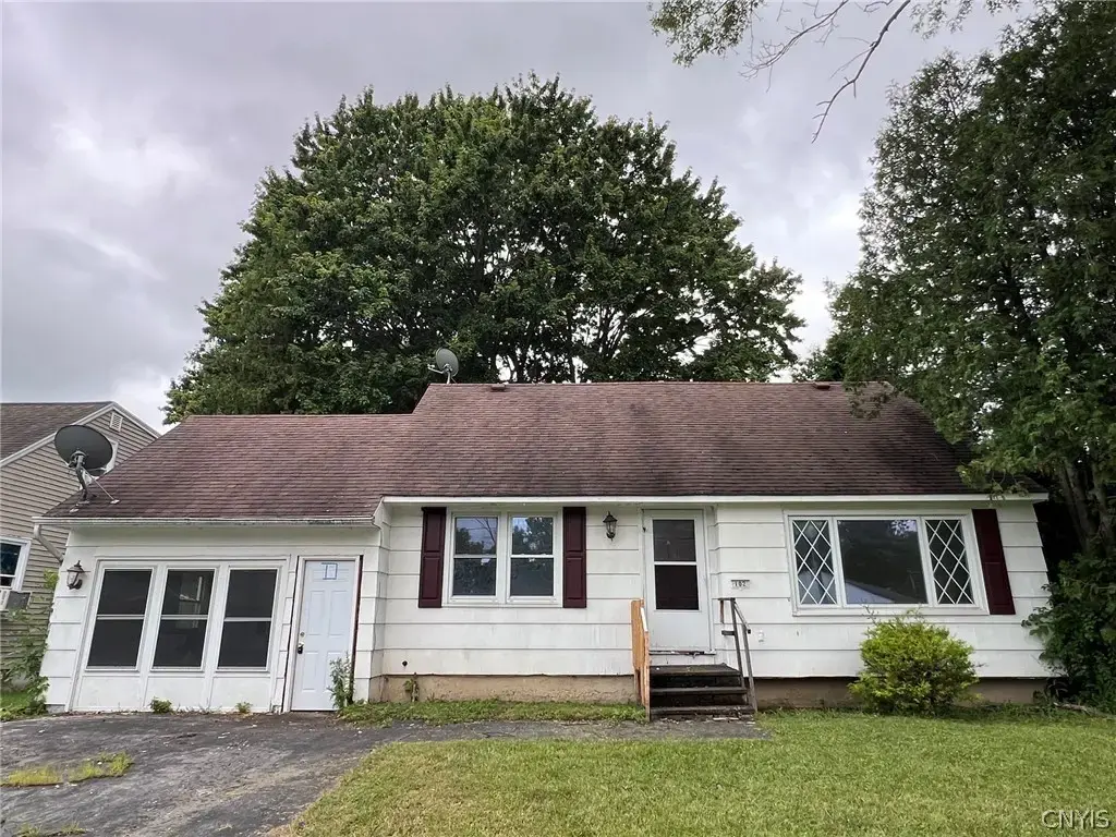 102 S Manor Drive, Manlius