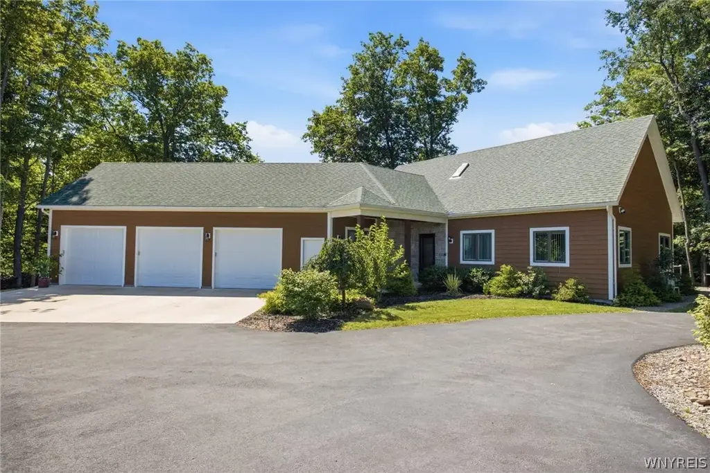 10977 Silver Road, Bethany