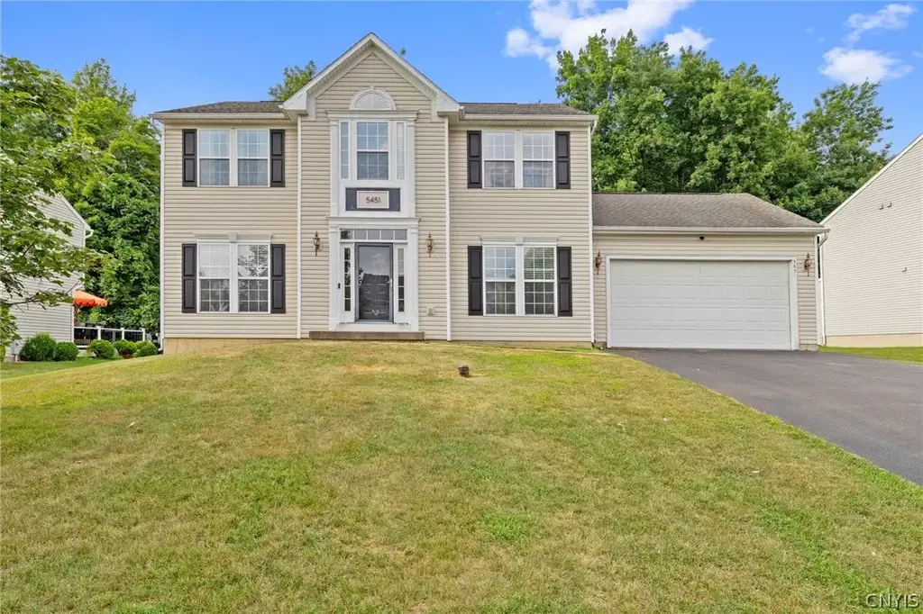 5451 Lucknow Drive, Clay