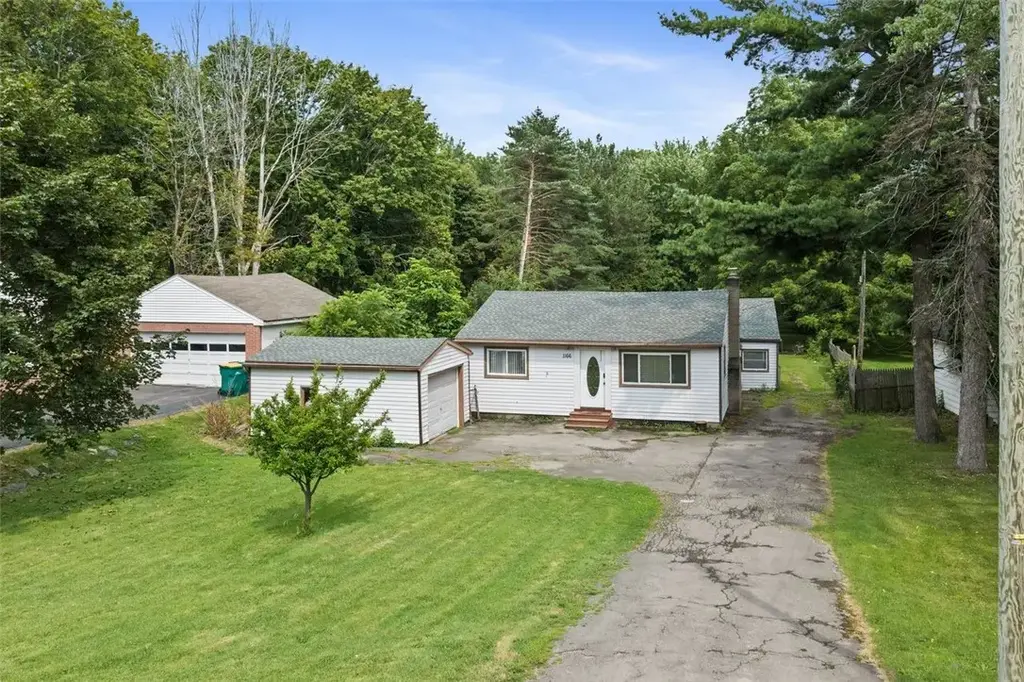 1166 Bay Road, Penfield