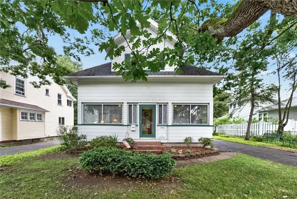 3948 Culver Road, Irondequoit