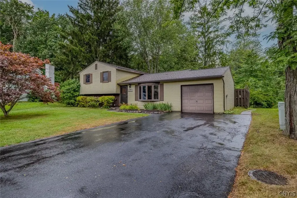 8059 Spruce Hill Drive, Clay