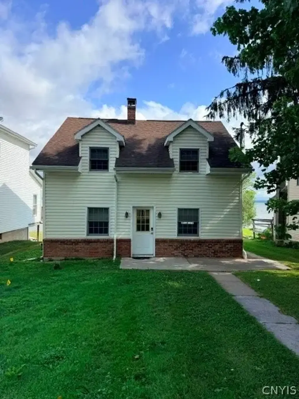 2937 Hamlin Avenue, Lenox