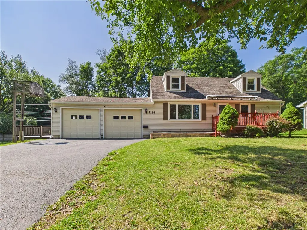 1184 Farnsworth Road S, Henrietta