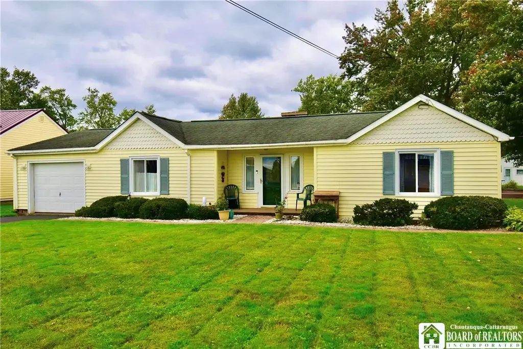 2415 Lakeside Drive, Busti