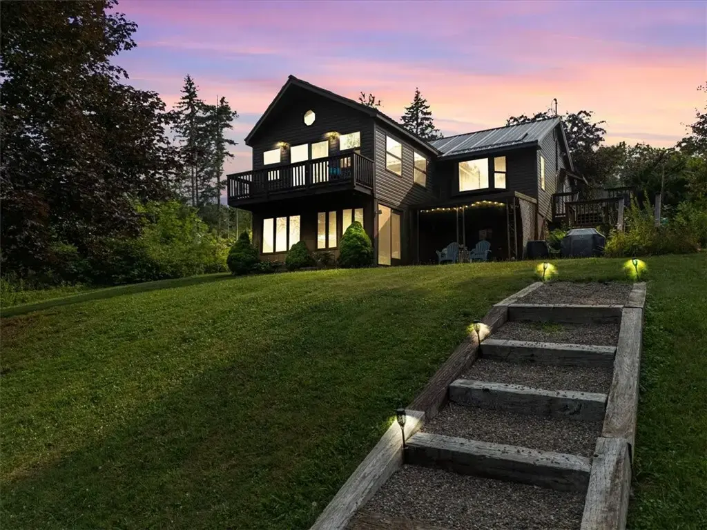 7690 Cardinal Road, Wolcott