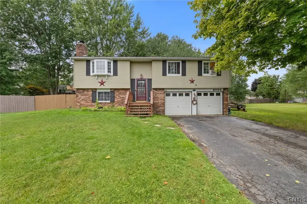 8056 Beacon Hill Circle, Clay