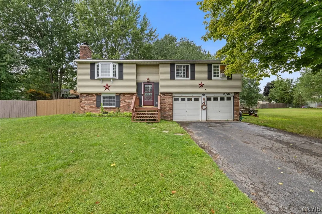 Photo of Listing #S1703368