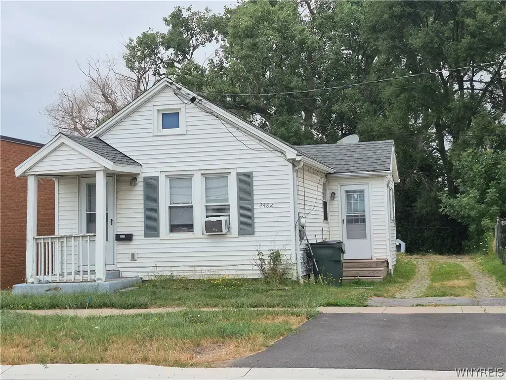 2482 George Urban Boulevard, Cheektowaga