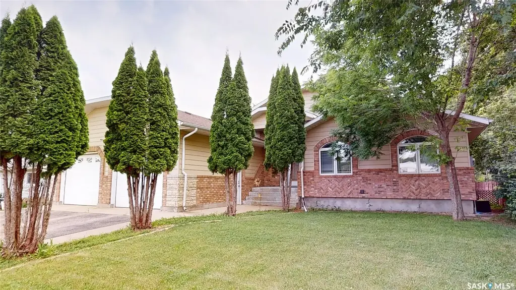 833 Peters Avenue, Oxbow