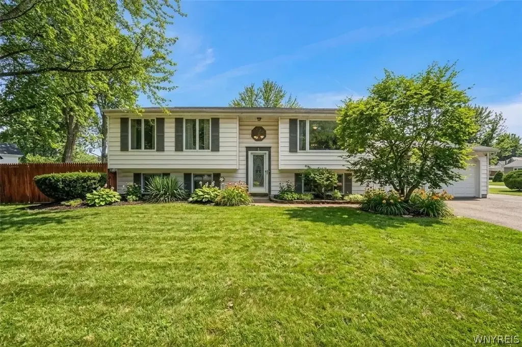 36 Altair Drive, Amherst