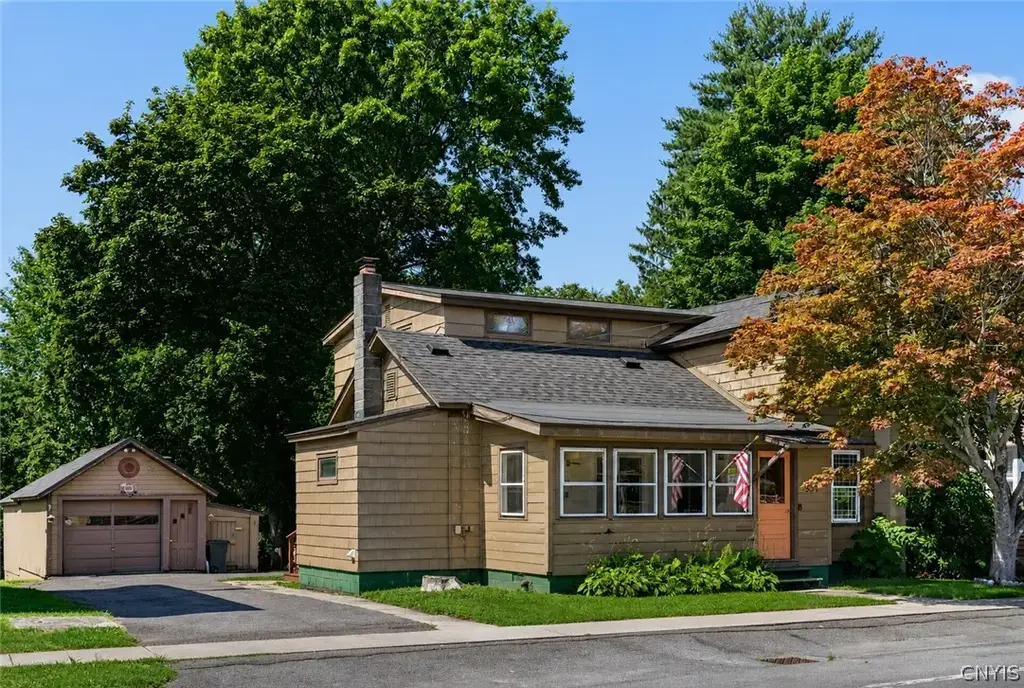 557 Main Street, Schroeppel