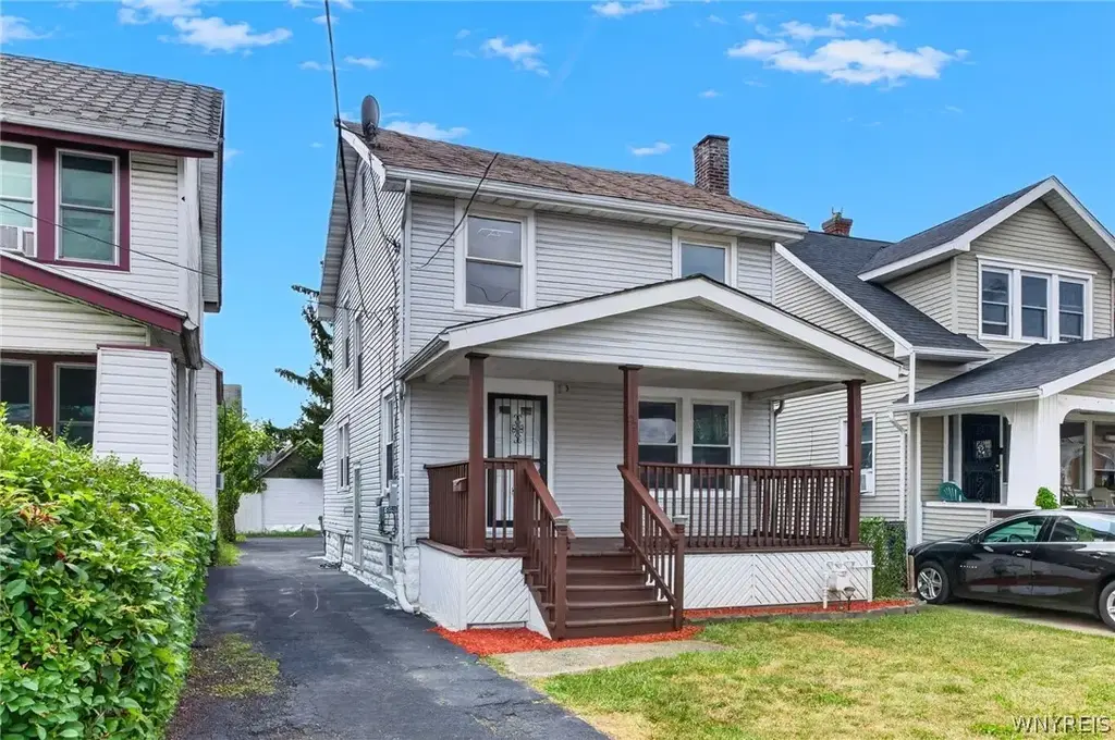 22 Comstock Avenue, Buffalo