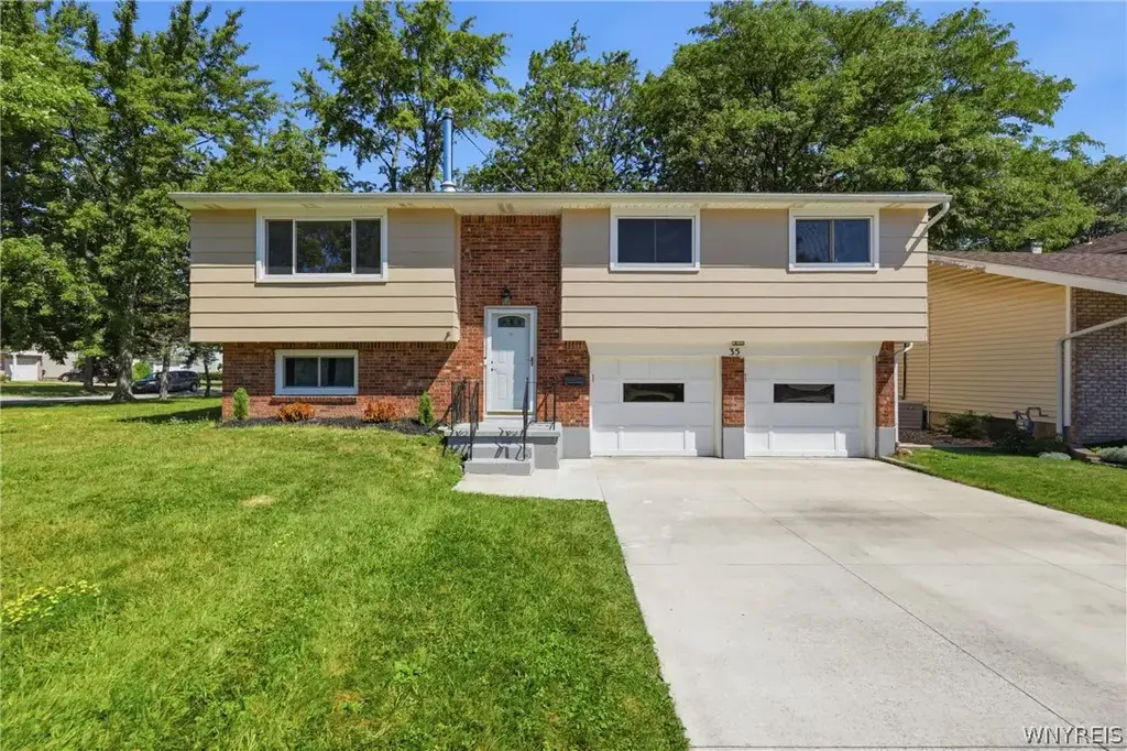 35 Tomcyn Drive, Amherst