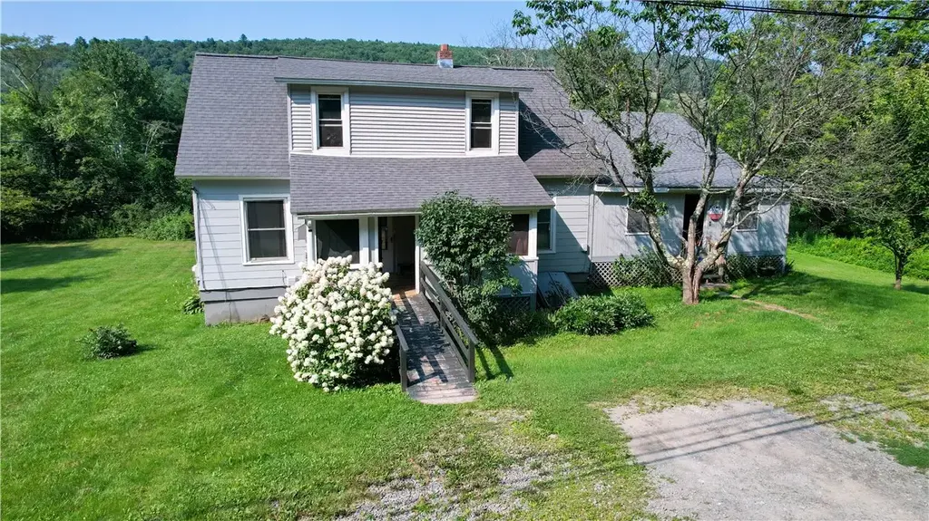 891 E River Road, Walton