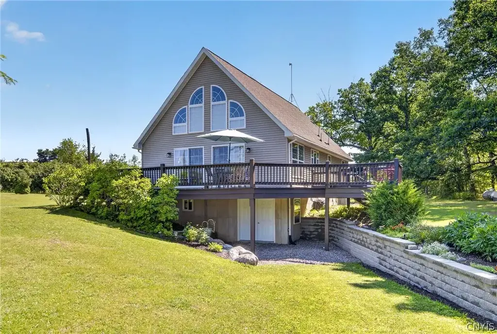 1475 Rt-90, Ledyard