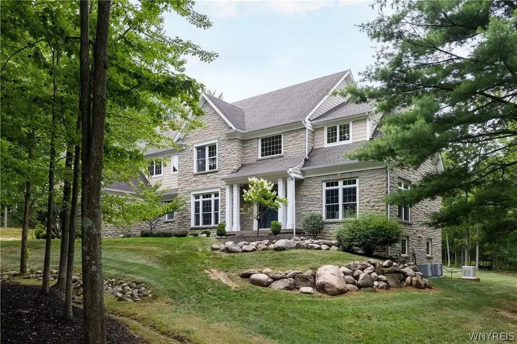 55 Grand View Trail, Orchard Park